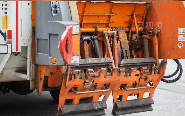 英國男子躲垃圾箱取暖，被垃圾車收走碾壓身亡