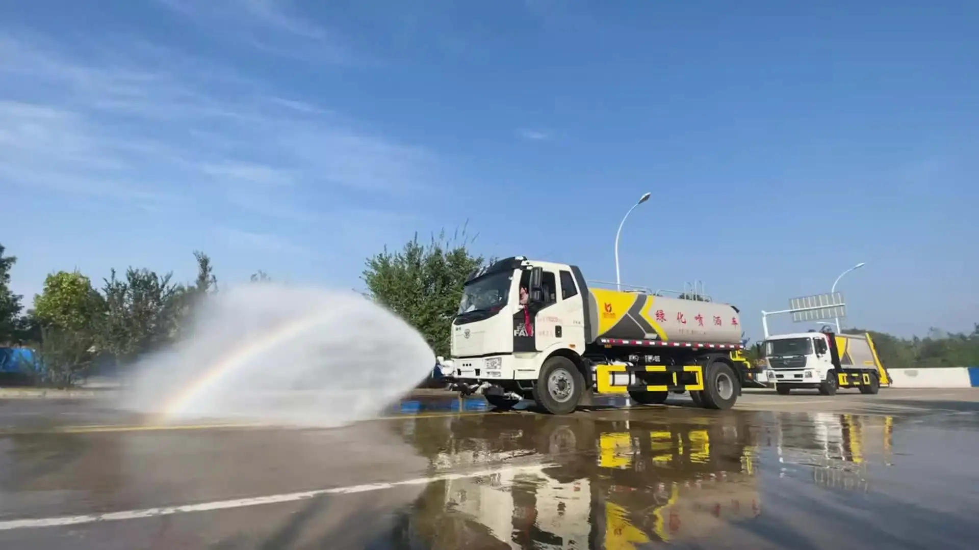 臺(tái)州灑水車出租公司、霧炮車租賃價(jià)格、支持日租月租長(zhǎng)期臨時(shí)均可、提供24小時(shí)響應(yīng)