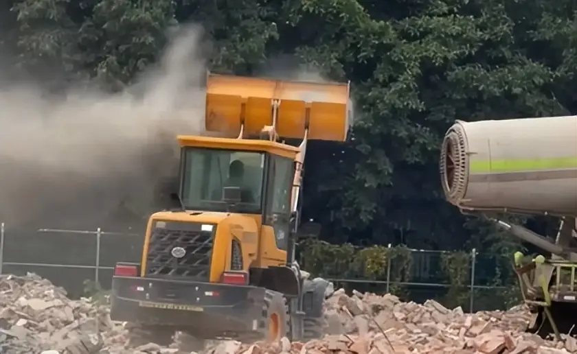 2026年第一個成語“揚塵逼遷”，治理灰塵的霧炮車成沙塵暴制造機